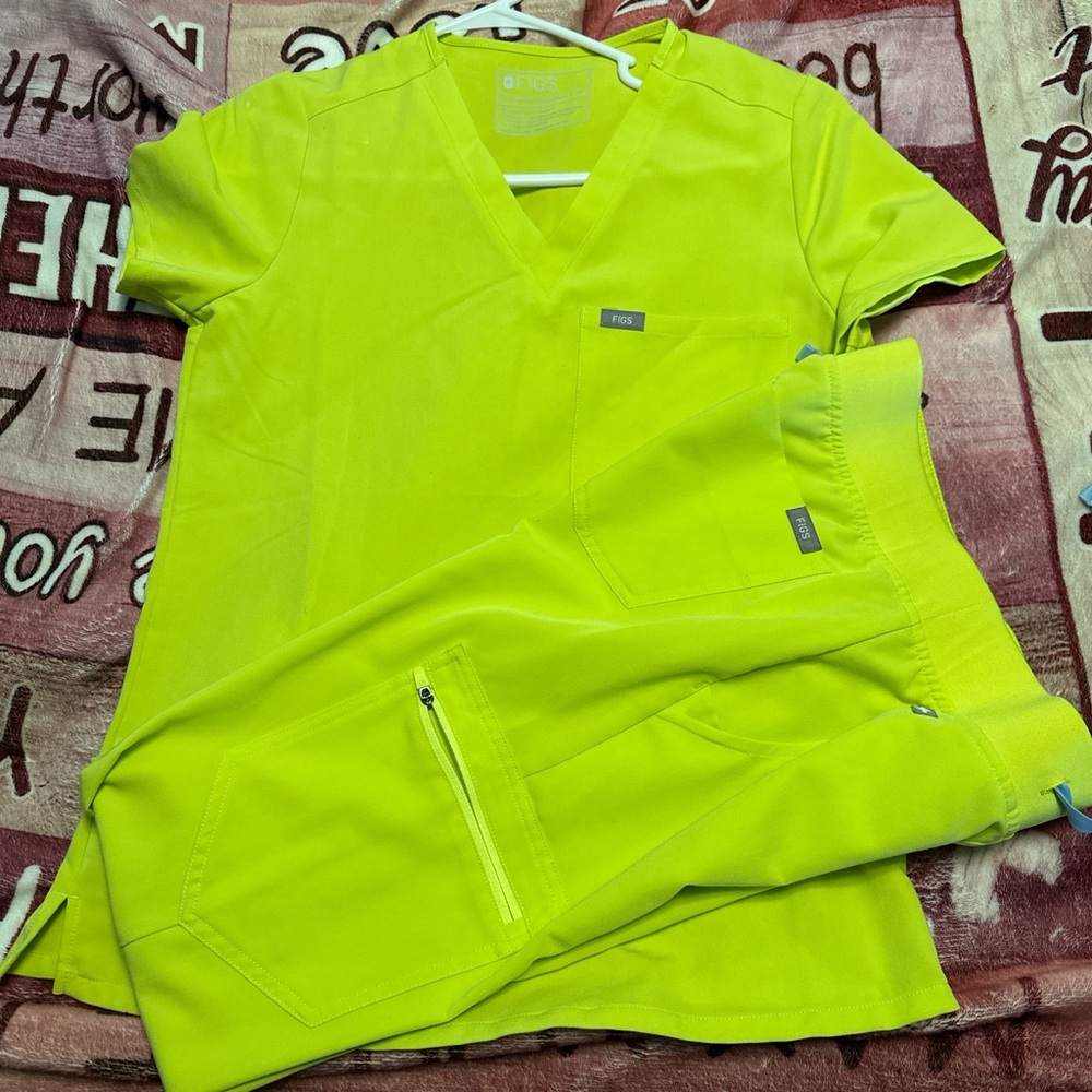 Figs Citrine Scrub Set